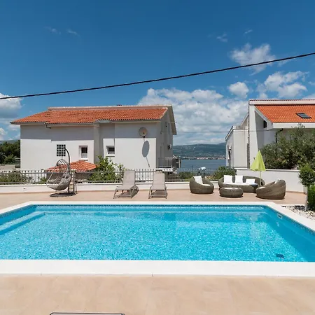 Brico - Heated Pool *