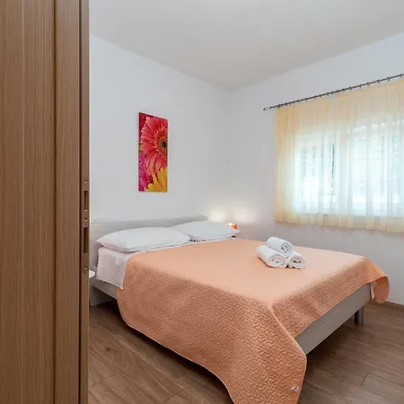Brico - Heated Pool Trogir
