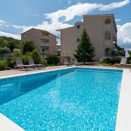 Brico - Heated Pool Апартаменты *