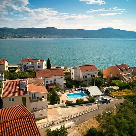 Апартаменты Brico - Heated Pool *