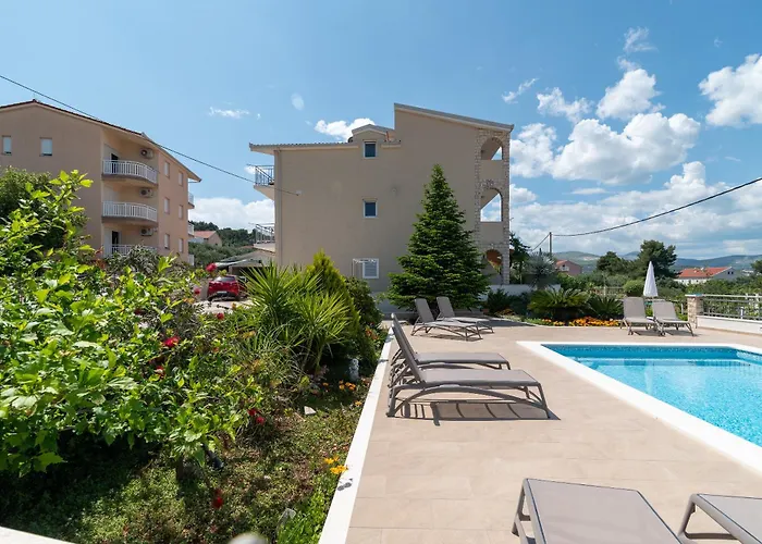 Apartamento Brico - Heated Pool Trogir