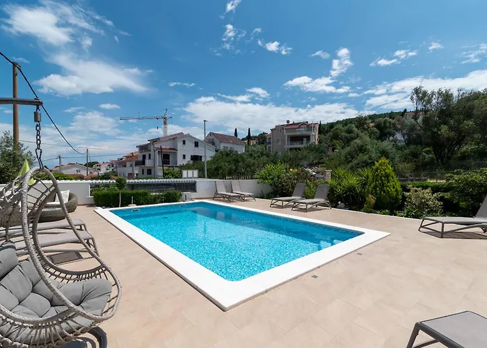 Brico - Heated Pool Apartamento Trogir