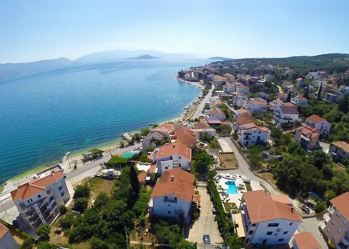 Brico - Heated Pool Apartamento Trogir