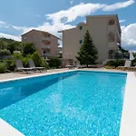Brico - Heated Pool Lägenhet *