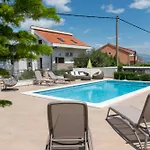Brico - Heated Pool