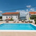 Brico - Heated Pool *