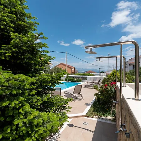 Brico - Heated Pool Lejlighed