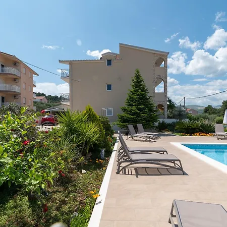 Lägenhet Brico - Heated Pool Trogir