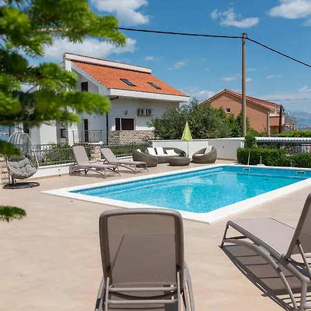 Brico - Heated Pool